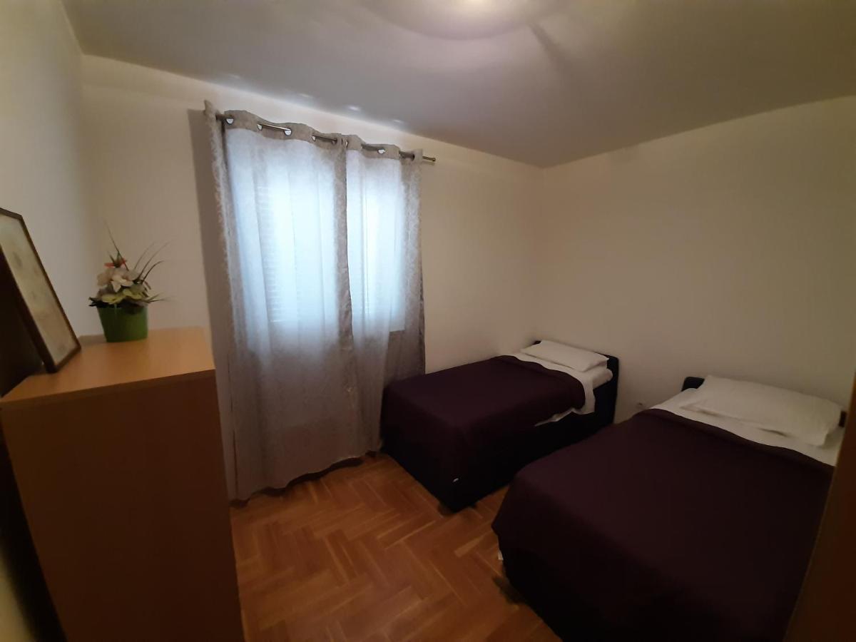 Apartment Jelena Trogir Exteriör bild